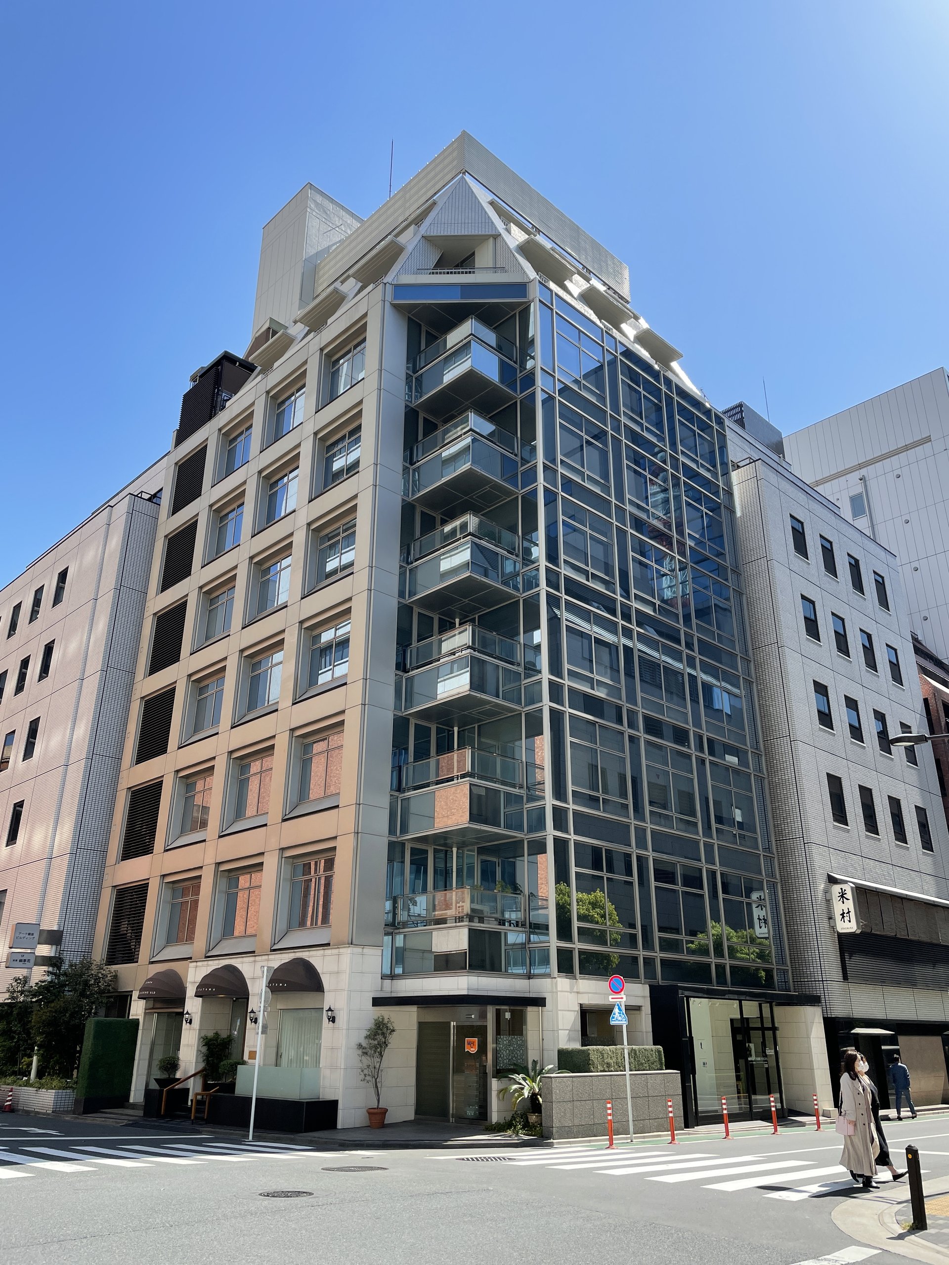 オフィスビル外観